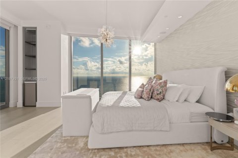 Condominio en venta en Sunny Isles Beach, Florida, 4 dormitorios, 358.05 m2 № 2428231 - foto 16