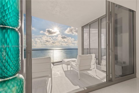 Condominio en venta en Sunny Isles Beach, Florida, 4 dormitorios, 358.05 m2 № 2428231 - foto 12