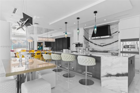 Condominio en venta en Sunny Isles Beach, Florida, 4 dormitorios, 358.05 m2 № 2428231 - foto 10