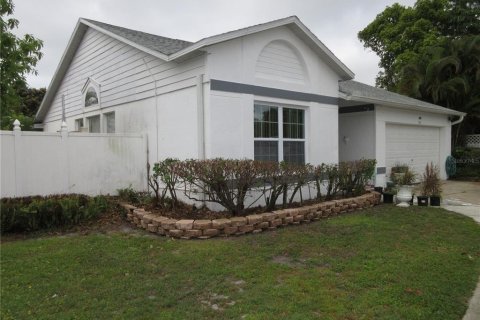 House in Orlando, Florida 4 bedrooms, 210.33 sq.m. № 1782836 - photo 1