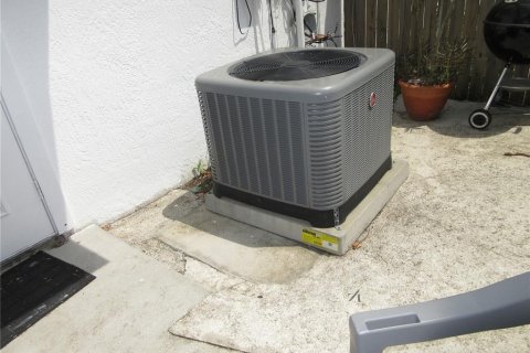House in Orlando, Florida 4 bedrooms, 210.33 sq.m. № 1782836 - photo 5
