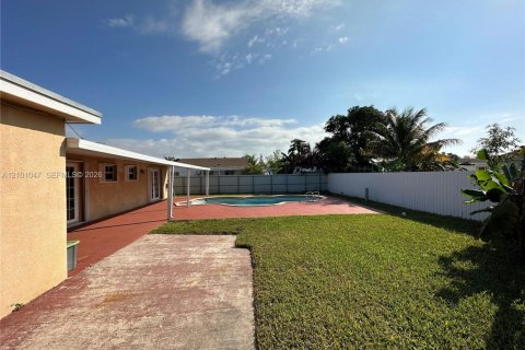 House in Miami Gardens, Florida 3 bedrooms, 126.72 sq.m. № 2401329 - photo 11