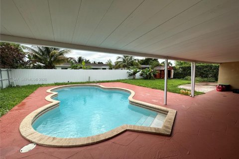 House in Miami Gardens, Florida 3 bedrooms, 126.72 sq.m. № 2401329 - photo 10