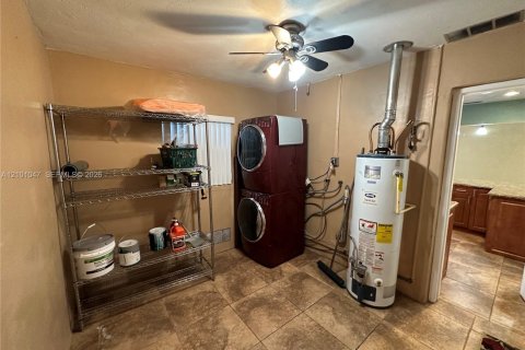 House in Miami Gardens, Florida 3 bedrooms, 126.72 sq.m. № 2401329 - photo 9