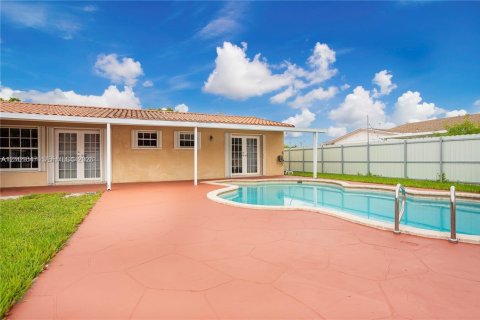 House in Miami Gardens, Florida 3 bedrooms, 126.72 sq.m. № 2401329 - photo 2