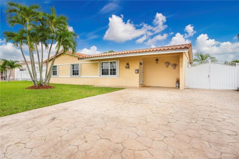 House in Miami Gardens, Florida 3 bedrooms, 126.72 sq.m. № 2401329 - photo 3