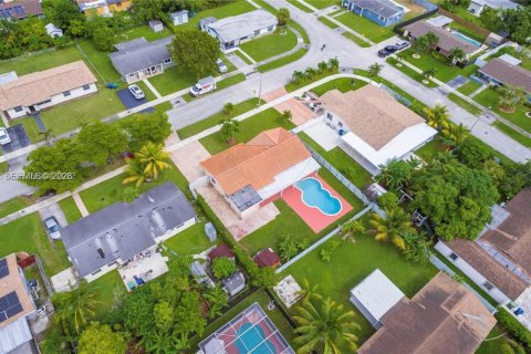 House in Miami Gardens, Florida 3 bedrooms, 126.72 sq.m. № 2401329 - photo 14