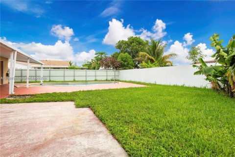 House in Miami Gardens, Florida 3 bedrooms, 126.72 sq.m. № 2401329 - photo 13