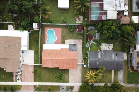 House in Miami Gardens, Florida 3 bedrooms, 126.72 sq.m. № 2401329 - photo 15