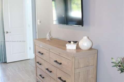 House in Cape Coral, Florida 3 bedrooms, 155.8 sq.m. № 1955972 - photo 12