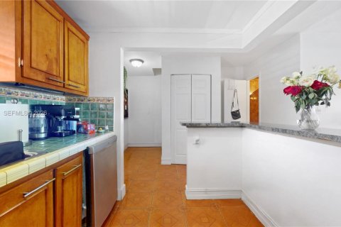 Купить кондоминиум в Майами, Флорида 2 спальни, 131.46м2, № 2005274 - фото 12