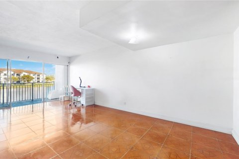 Купить кондоминиум в Майами, Флорида 2 спальни, 131.46м2, № 2005274 - фото 13