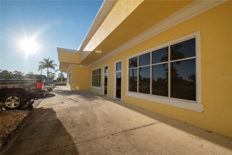 Immobilier commercial à louer à Punta Gorda, Floride: 487.55 m2 № 1134235 - photo 5
