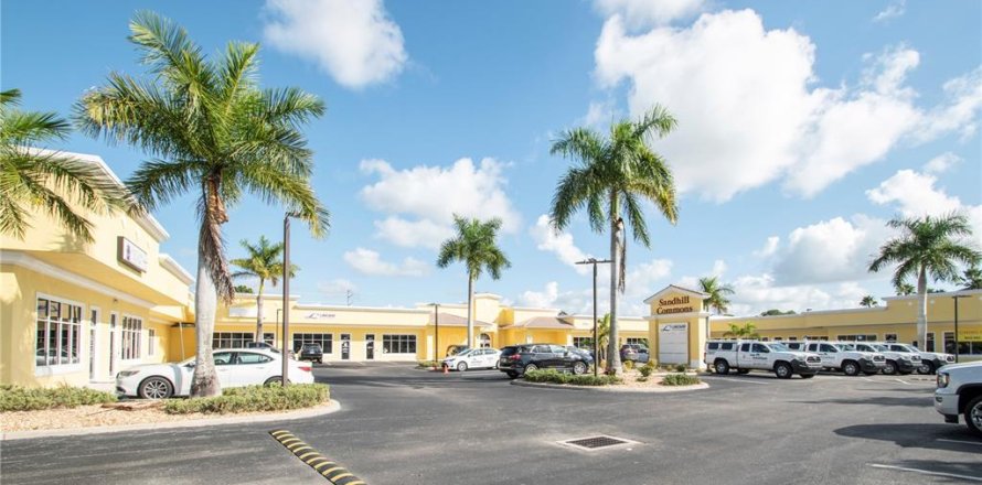 Immobilier commercial à Punta Gorda, Floride 487.55 m2 № 1134235