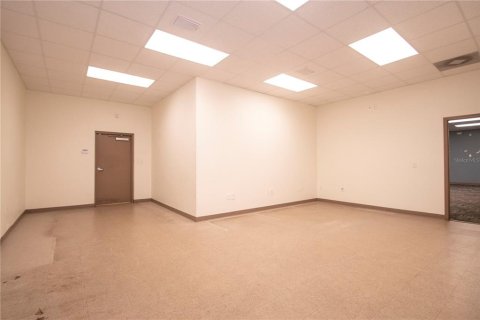 Immobilier commercial à louer à Punta Gorda, Floride: 487.55 m2 № 1134235 - photo 15
