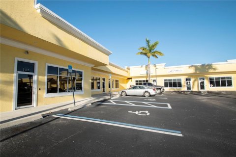 Immobilier commercial à louer à Punta Gorda, Floride: 487.55 m2 № 1134235 - photo 4