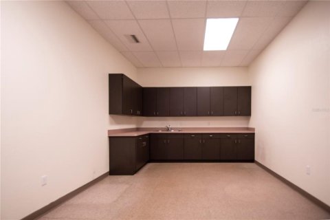 Immobilier commercial à louer à Punta Gorda, Floride: 487.55 m2 № 1134235 - photo 12