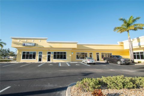 Immobilier commercial à louer à Punta Gorda, Floride: 487.55 m2 № 1134235 - photo 3