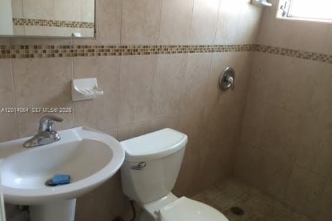 Villa ou maison à louer à Miami, Floride: 2 chambres, 128.58 m2 № 2076062 - photo 5