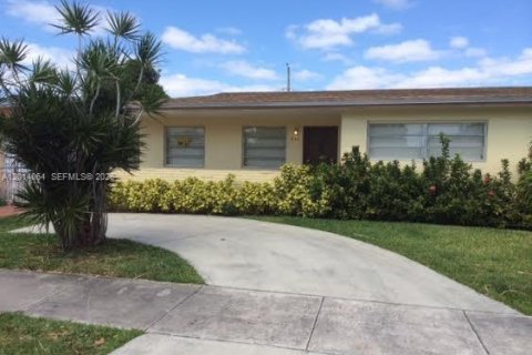 Villa ou maison à louer à Miami, Floride: 2 chambres, 128.58 m2 № 2076062 - photo 2