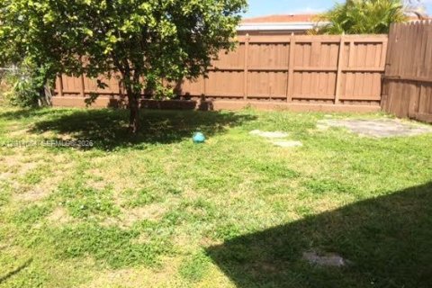 Villa ou maison à louer à Miami, Floride: 2 chambres, 128.58 m2 № 2076062 - photo 6