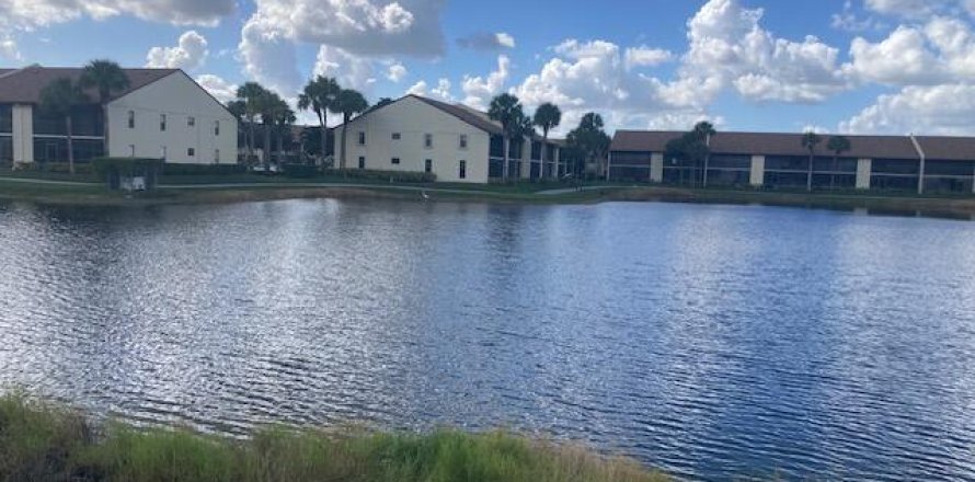 Condo in Lake Worth, Florida, 2 bedrooms № 848086