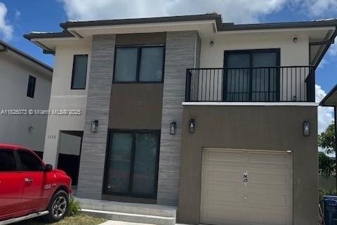 House in Florida City, Florida 5 bedrooms, 176.7 sq.m. № 1797494 - photo 1