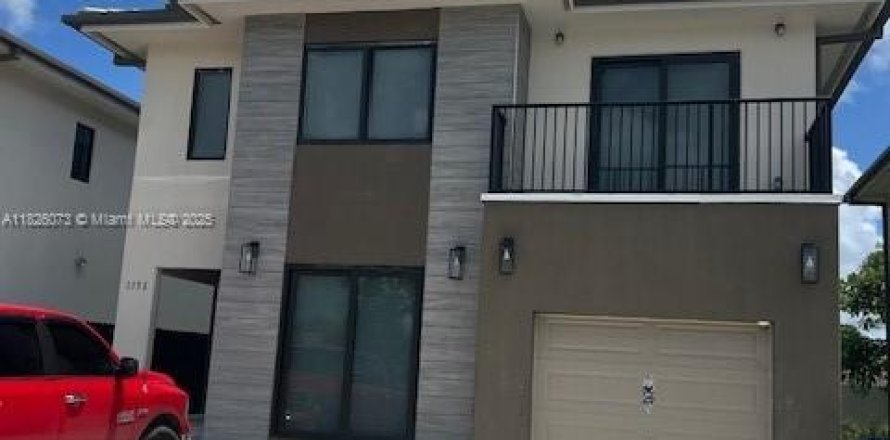 House in Florida City, Florida 5 bedrooms, 176.7 sq.m. № 1797494