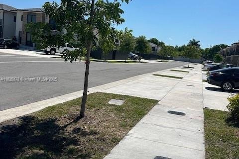 House in Florida City, Florida 5 bedrooms, 176.7 sq.m. № 1797494 - photo 7