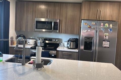 House in Florida City, Florida 5 bedrooms, 176.7 sq.m. № 1797494 - photo 4