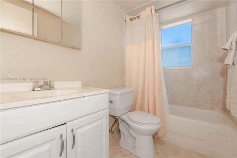 Condo in Lauderdale Lakes, Florida, 2 bedrooms  № 1881755 - photo 20