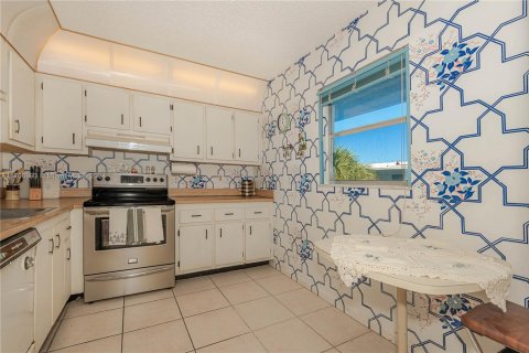 Condo in Lauderdale Lakes, Florida, 2 bedrooms  № 1881755 - photo 2