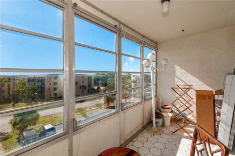 Condo in Lauderdale Lakes, Florida, 2 bedrooms  № 1881755 - photo 13
