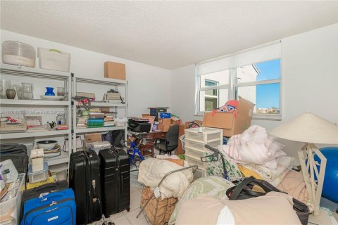 Condo in Lauderdale Lakes, Florida, 2 bedrooms  № 1881755 - photo 22