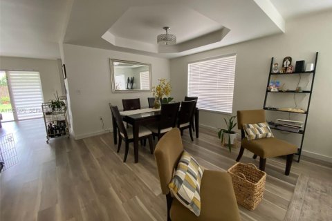 Casa en venta en Miami, Florida, 4 dormitorios, 204.94 m2 № 2053724 - foto 11