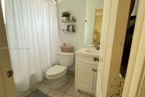 Casa en venta en Miami, Florida, 4 dormitorios, 204.94 m2 № 2053724 - foto 19