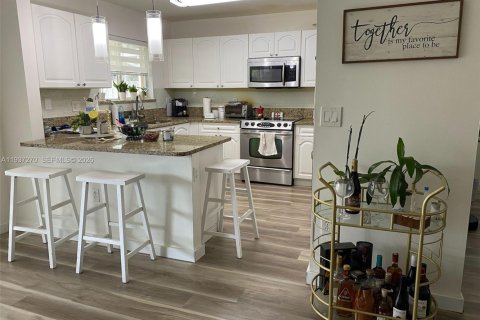 Casa en venta en Miami, Florida, 4 dormitorios, 204.94 m2 № 2053724 - foto 7