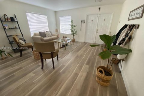 Casa en venta en Miami, Florida, 4 dormitorios, 204.94 m2 № 2053724 - foto 14