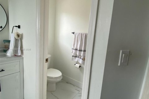 Casa en venta en Miami, Florida, 4 dormitorios, 204.94 m2 № 2053724 - foto 6