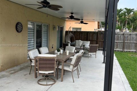 Casa en venta en Miami, Florida, 4 dormitorios, 204.94 m2 № 2053724 - foto 27