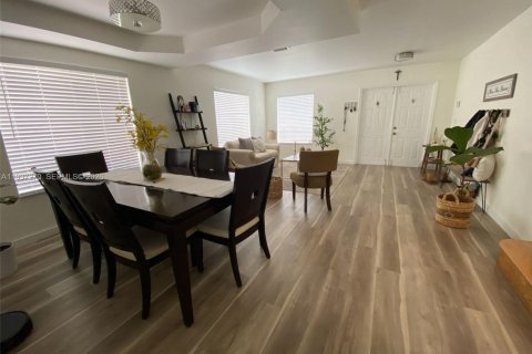 Casa en venta en Miami, Florida, 4 dormitorios, 204.94 m2 № 2053724 - foto 15