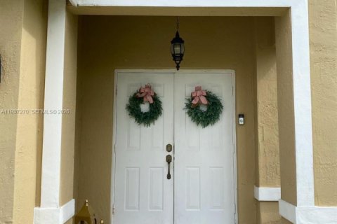 Casa en venta en Miami, Florida, 4 dormitorios, 204.94 m2 № 2053724 - foto 4