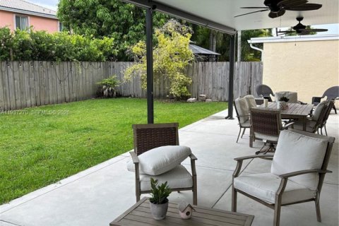 Casa en venta en Miami, Florida, 4 dormitorios, 204.94 m2 № 2053724 - foto 25
