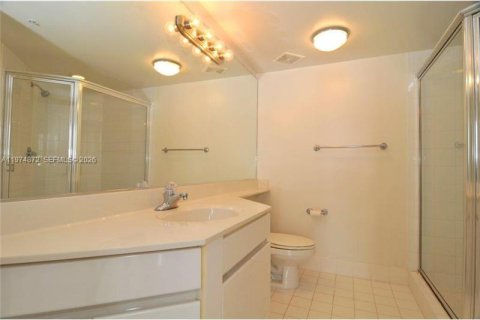 Condo in Miami Beach, Florida, 2 bedrooms  № 2036140 - photo 8