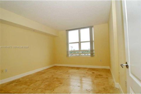 Condo in Miami Beach, Florida, 2 bedrooms  № 2036140 - photo 7