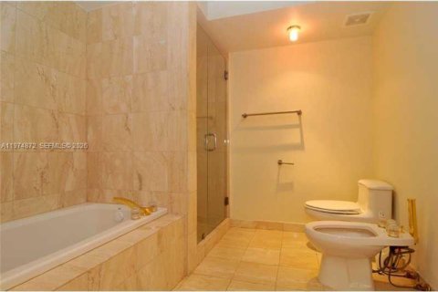 Condo in Miami Beach, Florida, 2 bedrooms  № 2036140 - photo 10