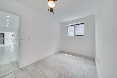 Immobilier commercial à vendre à Miami, Floride: 200.3 m2 № 2016765 - photo 9