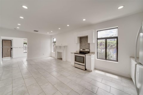 Immobilier commercial à vendre à Miami, Floride: 200.3 m2 № 2016765 - photo 20