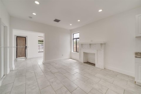 Immobilier commercial à vendre à Miami, Floride: 200.3 m2 № 2016765 - photo 17