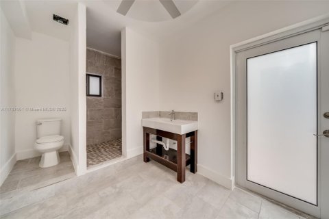 Immobilier commercial à vendre à Miami, Floride: 200.3 m2 № 2016765 - photo 24